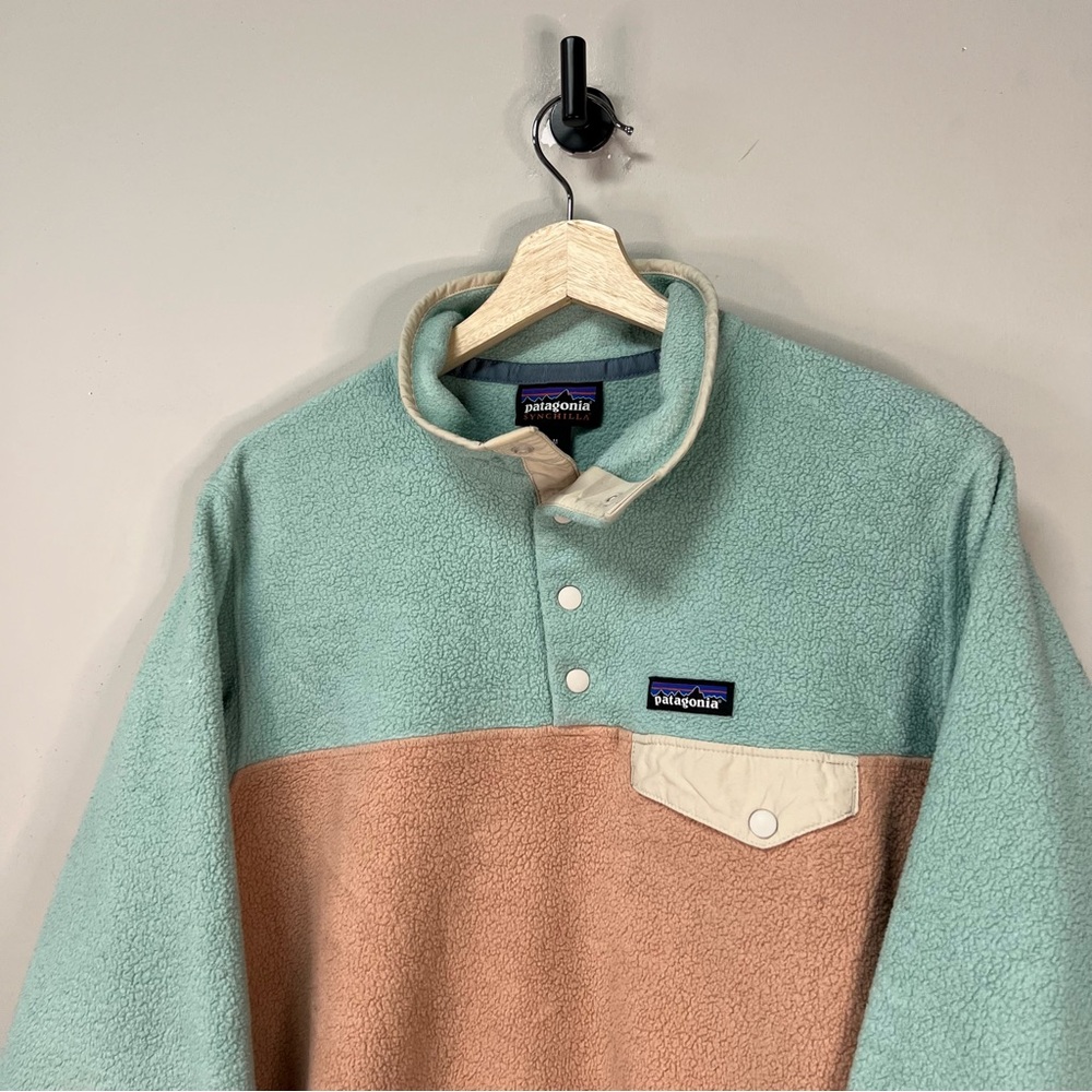 Patagonia Women's Two-Tone Snap-T Fleece Pullover - Mint & Tan - Picture 2 of 5